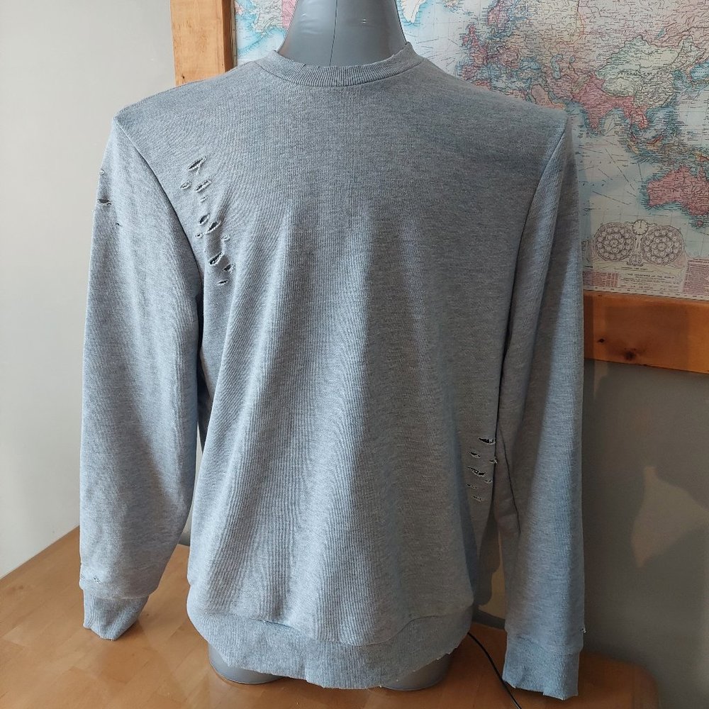 AMNESIA men's long sleeved solid grey distressed sweatshirt size Large